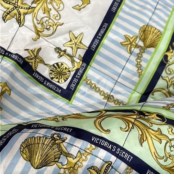 NWT Victoria's Secret 3 PC Tote, Cooler Tote & Rolled picnic Blanket With Handle - Picture 13 of 16